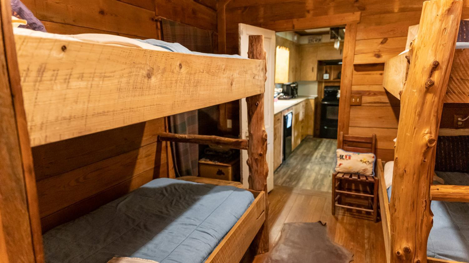 Bedroom 2, Moon River Ranch, Falls