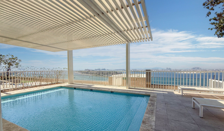 Pool 4, LUX Atlantis View Luxury Beach Suite 2, Dubai