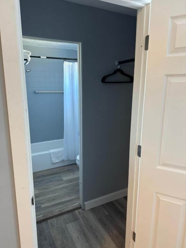Bathroom 5, Lake Lawn Inn, Christian
