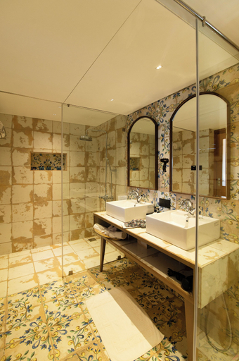 Bathroom, Canary Islands Resort & Spa, Pune