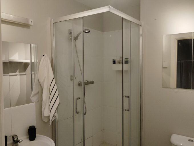 Bathroom 4, 2 Bedroom Apartment 4-6 people-Coastal Comfort, Dublin