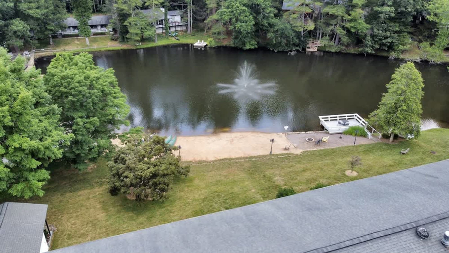 Room 4, Lakeview 1BR Condo w Deck Walk to Village, Henderson