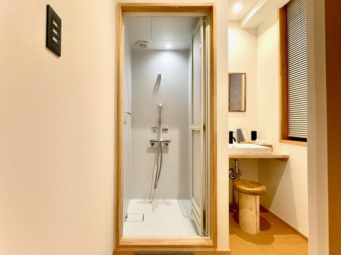 Shower 1, hatago STAY Shinmachi, Nakatsugawa