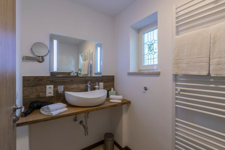 Bathroom 3, Zwei Appartements im EG fur Befreundete Familien, Garmisch-Partenkirchen