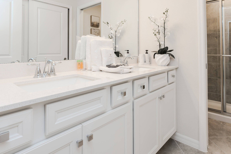 Bathroom 5, 5BR Resort Home w/ Clubhouse Windsor Cay, Lake