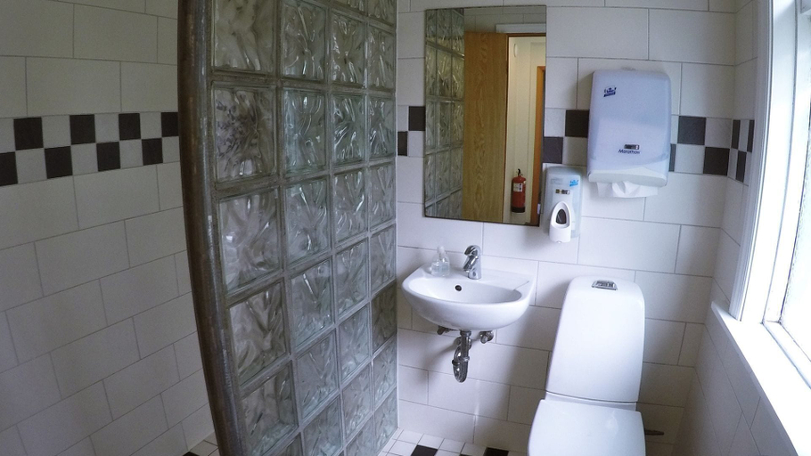 Bathroom 5, Hotel Hjarðarból, Ölfushreppur