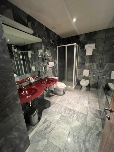 Bathroom 3, Hotel La Fenice, Catania