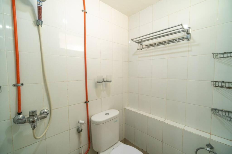 Bathroom 3, Studio Apartment at Bassura City by Win Rooms, Jakarta Timur