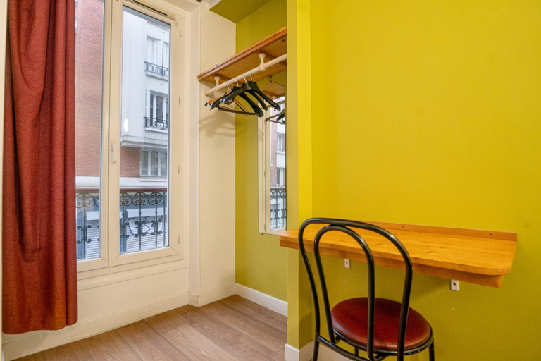 Others 5, Hotel de Nantes, Paris