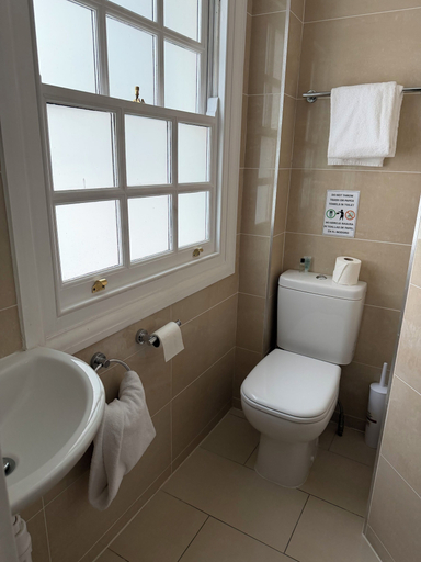 Bathroom 4, Balmoral House Hotel, London