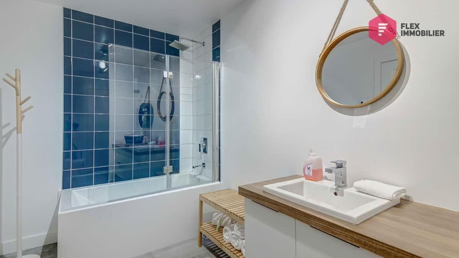 Bathroom 4, Le Bleu Bourgeois - Chalet 6 pers Spa prive Piscine Sauna - Resort pres de Quebec, Portneuf