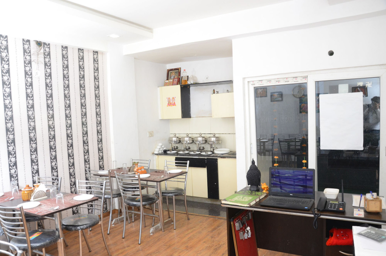 Food & Drinks, ANAYA GUEST HOUSE & RESTAURANT ETAH, Etah