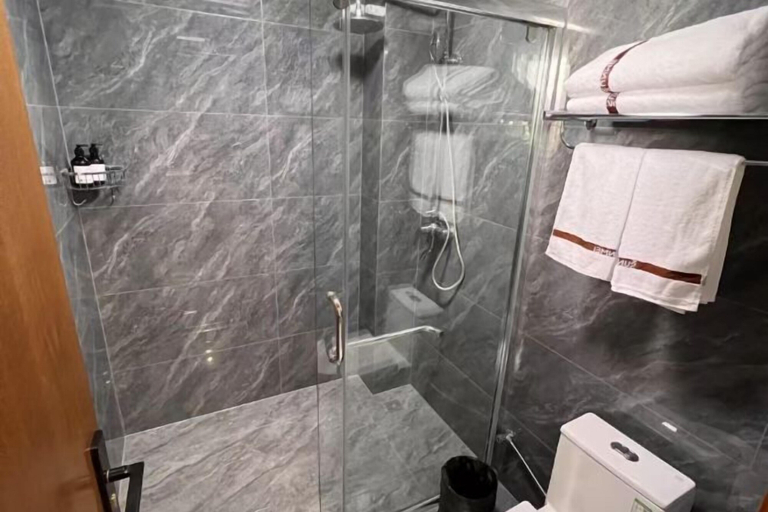 Bathroom 3, Shankee Hotel (Linyi Xianggong), Linyi