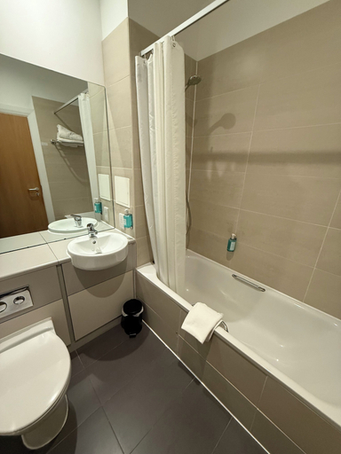 Bathroom 5, Best Western Balgeddie House Hotel, Fife