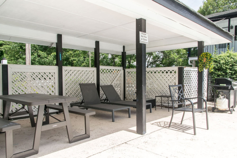 Room 3, Lakeview 1BR Condo w Deck Walk to Village, Henderson