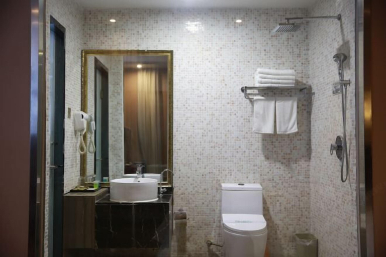 Bathroom 3, Zhenghe Holiday Hotel, Shangluo