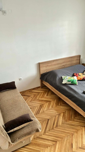Others 4, Под старои лозои, Novi Sad