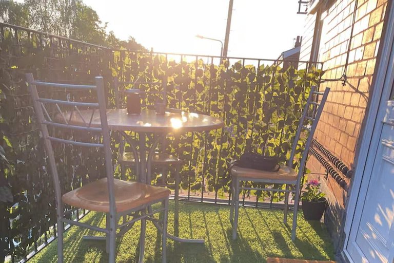 Outdoor dining 3, 1-bed Apt, Sleeps 4, Old Trafford Nearby, Trafford