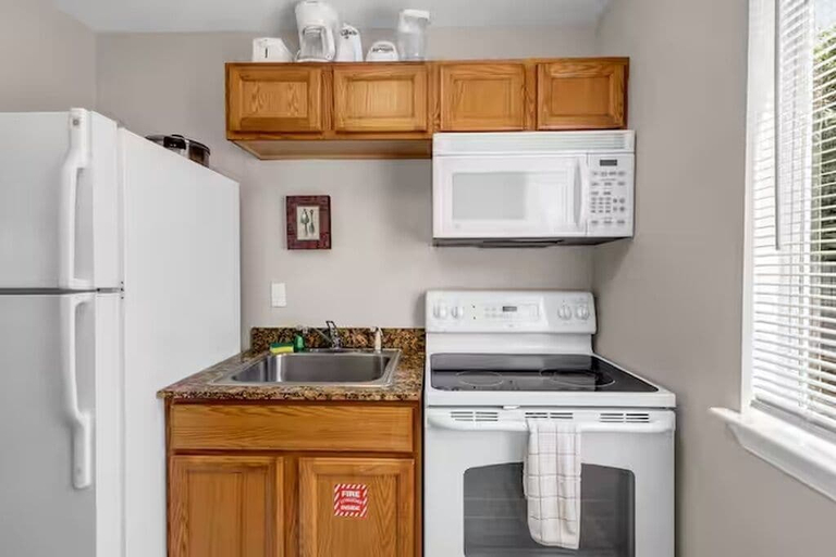 Private kitchen, Seashell and Sand Studio, Harrison