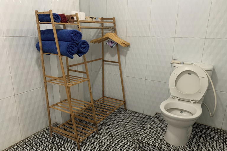 Bathroom 4, Batur Sunrise Guest House, Bangli