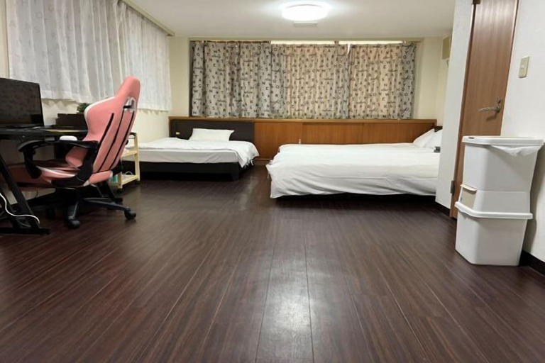 Room 4, Tokyo guest, Taitō