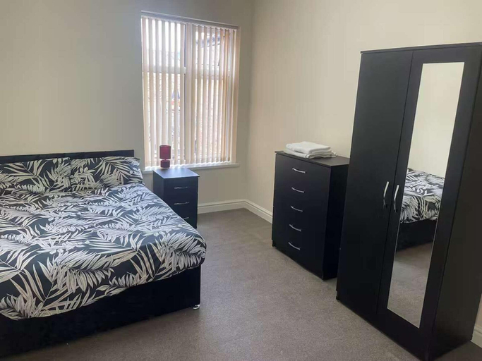 Room 2, 1-bed Apt, Sleeps 4, Old Trafford Nearby, Trafford