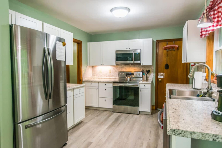 Room 2, Charming 2BR w Firepit Mountain Views, Henderson