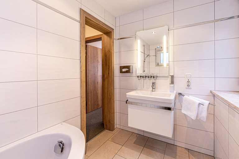 Bathroom 5, Hotel Alpina Ros Demming, Berchtesgadener Land
