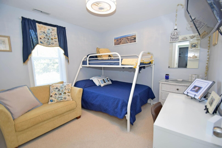 Room 3, Montego Bay-colonial Drive 13339 3 Bedroom Home, Worcester