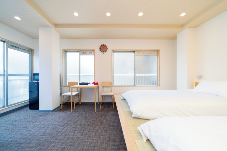 Room 5, Sunshine Inn 456, Kita