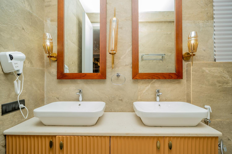 Bathroom 2, Elivaas Suntuarios Casa Iris Luxurious 4BHK Villa, North Goa