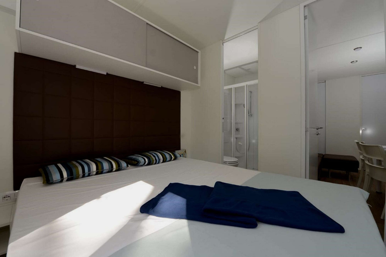 Bedroom 4, Serene Stay by the Shore, Caserta