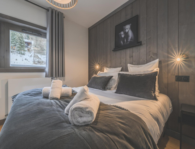 Room 2, Alpine Apartment in Peisey-Vallandry, Savoie