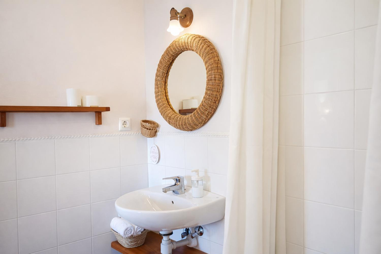 Bathroom 2, Habitaciones con encanto - Cal Alejandro, Lleida