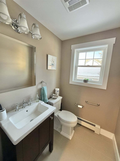 Bathroom 2, Cove Overlook Limit 6 3 Bedroom Home, Cumberland
