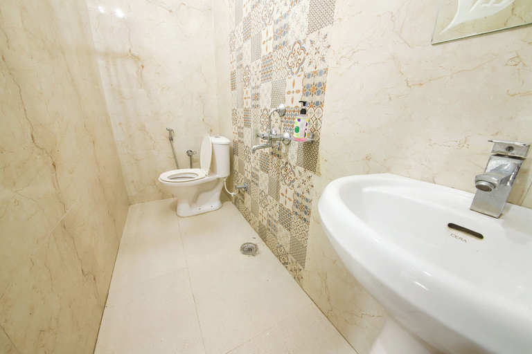 Bathroom 5, Fabhotel Royal Om River Resort, Dehradun
