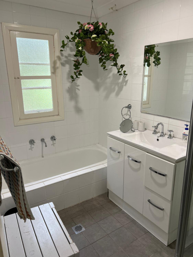Bathroom 3, Clanwilliam House, Blue Mountains