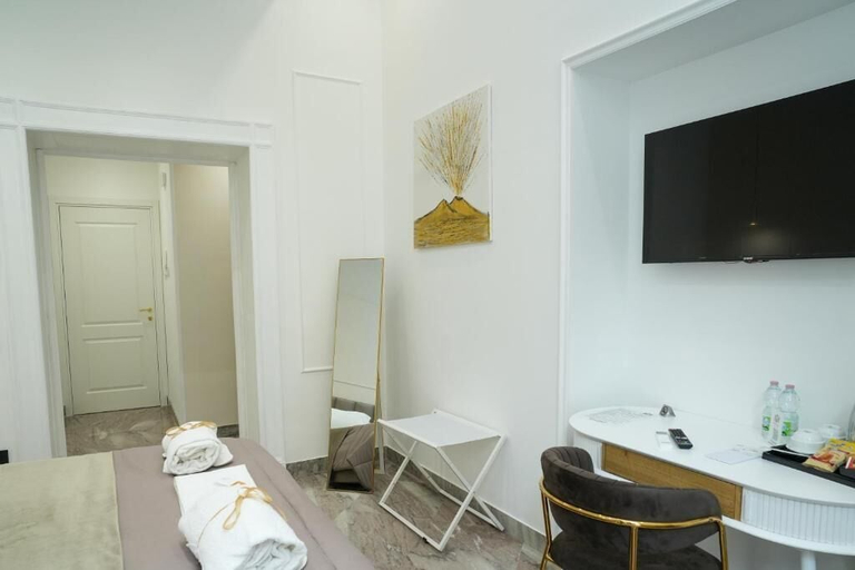 Room 4, Residenza Laezza, Napoli