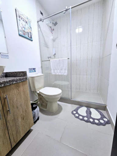 Bathroom 2, Zavara Hostal - Pueblo Tapao, 321-609-4407, Montenegro