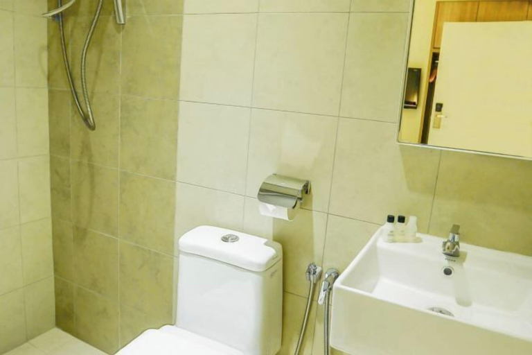 Bathroom 3, Rooms by Rocana, Kuantan