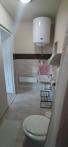 Bathroom 3, KOOS VENDEGHAZ, Ózdi