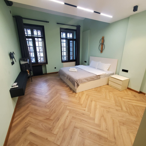 Room 2, Urban Stay Tbilisi 3BR near metro, Tbilisi
