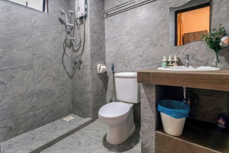 Bathroom 3, Cozy Genting Permai Resort By THM, Genting Highlands