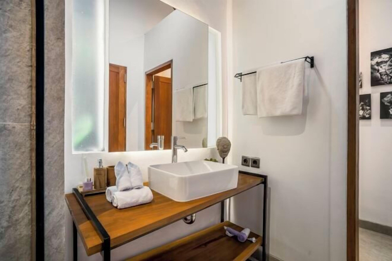 Bathroom 4, Villa Three Little Birds by BaliSuperHost, Gianyar