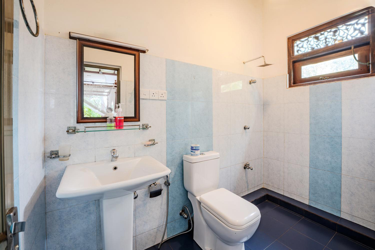 Bathroom 3, Uyanawatta villa talpe, Habaraduwa