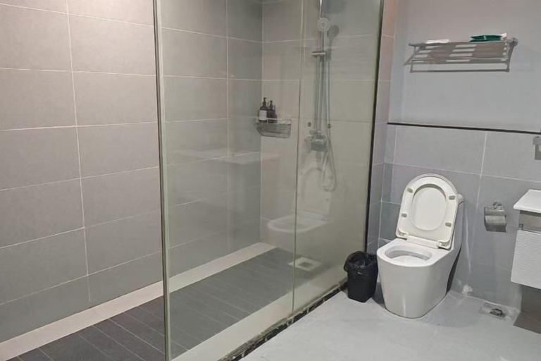 Bathroom 3, Linlong Hotel in Yinjiang, Tongren