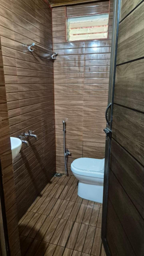 Bathroom 2, Suvrana Mountain View Stay, Kodagu