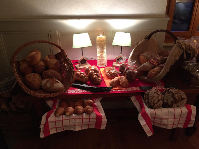 Food & Drinks 5, Heidis Guesthouse, Aigle