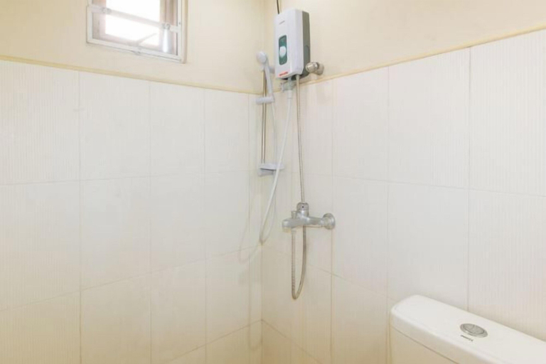 Bathroom 3, RedDoorz @ Moss Hotel Guevarra Dasmarinas, Dasmariñas