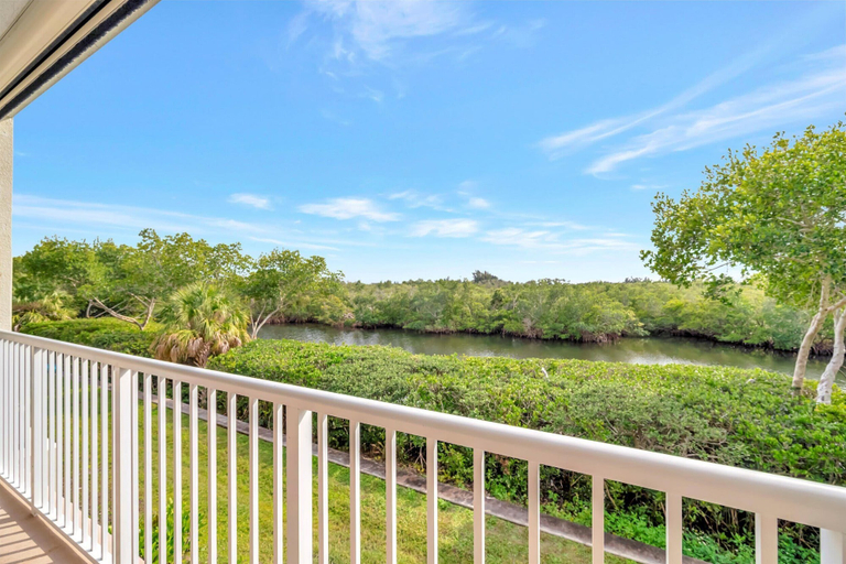 Room 5, Sunrise Waterfront 2BR Townhome - Pool Private Terraces, Hillsborough